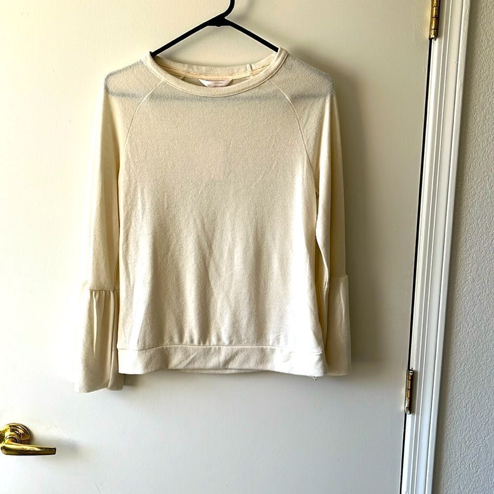 Lauren Conrad Pullover sweater with Bell Sleeves Size XS NWT Cream